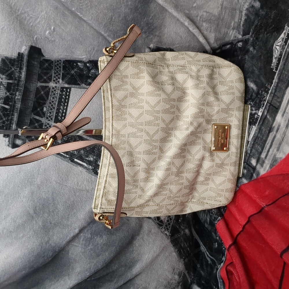 Michael kors crossbody